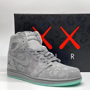 Air Jordan 1 High Retro Kaws